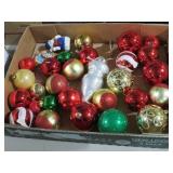BOX OF VINTAGE CHRISTMAS ORNAMENTS