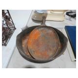 CAST IRON VINTAGE GRIDDLE & SKILLET