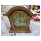 OAK DANIEL DAKOTA QUARTZ MANTLE CLOCK