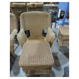 HAMPTON BAY OUTDOOR CHAIR W/ SIDE TABLE