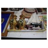 2 ASIAN VASES & 2 WOOD BOATS