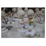 NICE VINTAGE PRECIOUS MOMENTS