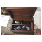 NICE JACK DANIELS ADV BOX W/ CONTENTS