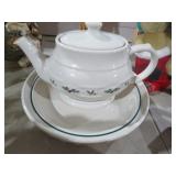 VTG LONGABERGER POTTERY HOLLY TEAPOT & PIE PLATE