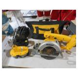 DEWALT 18V SAW, WITH 2-BATTERIES & BAG