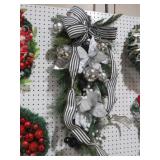 SILVER /BLACK HANGING SWAG