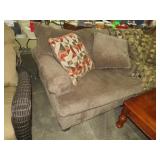 NICE OVERSIZED CLOTH CHAIR W/ PILLOWS
