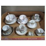 COLLECTION OF VINTAGE TEA CUPS & SAUCERS