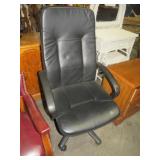 NICE ROLLING OFFICE CHAIR