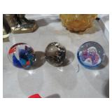 DYNASTY GALLERY & OTHER VINTAGE PAPERWEIGHTS