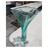 BEAUTIFUL CLEAR & GREEN RUFFLE VASE