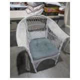 VTG WICKER BARREL BACK STYLE PATIO CHAIR