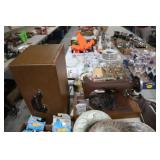 VINTAGE SEWING MACHINE