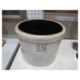 1 1/2 GALLON CROCK (NO CHIPS, CRACKS)