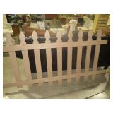 VTG WOOD PICKET FENCE