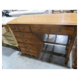 BROYHILL 4 DWR KNEE HOLE DESK