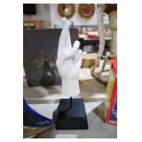 FINGERS CROSSED STATUE