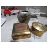COLLECTION BRASS VANITY TRINKET BOXES & VASE