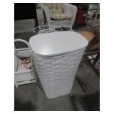 VTG WICKER LIFT TOP HAMPER