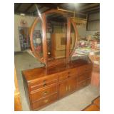 LEXINGTON CHERRY FINISH 7 DWR/2DR DRESSER W/MIRROR