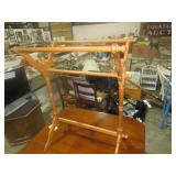 WOOD QUILT RACK