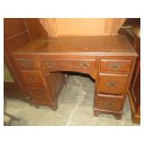 ANTIQUE MAHOGANY 7 DWR KNEE HOLE DESK
