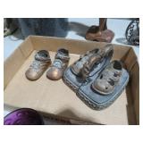 COLLECTION OF BRASS BABY SHOES /PAIR OF BOOKENDS