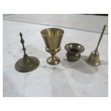 COLLECTION OF BRASS ITEMS