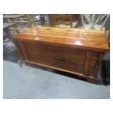 CEDAR LIFT TOP BLANKET CHEST