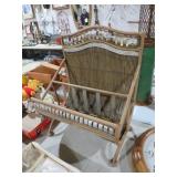 VTG MAGAZINE RACK/HOLDER