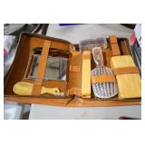 BENNINGTON MENS TRAVEL GROOMING SET W/ LEATHER CAS