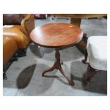 SOLID WOOD RD PEDESTAL TABLE