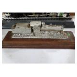 NICE HEAVY TRAIN DESK DECOR