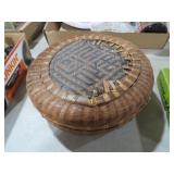 VTG WOVEN SEWING BASKET