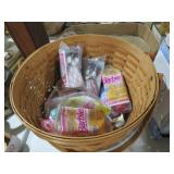 BASKET VTG BARBIE HAPPY MEAL DOLLS