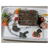 COLLECTION OF VINTAGE JEWERLY & GLASS BOX