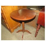 ANTIQUE TILT TOP MAHOGANY TABLE