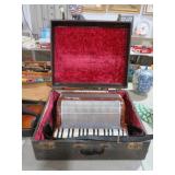 VINTAGE SILVERTONE ACCORDION W/ CASE