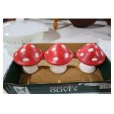 OUTDOOR GARDEN DECOR MUSHROOMS