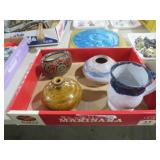 COLLECTION POTTERY MUGS & VASES