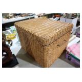 WOVEN WICKER BASKET