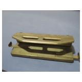 VINTAGE METAL HOLE PUNCH