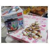 1 GAL CORNER AQUARIUM & METAL CUPCAKE STAND