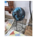 GARDEN BOWLING BALL WITH STAND