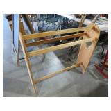 WOOD QUILT RACK