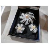 ESTATE BROOCH & PAIR OF EARRINGS