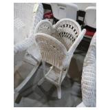 WHITE WICKER PLANTSTAND
