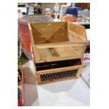 2 FEED BOXES