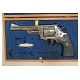 SMITH & WESSON MODEL 29 / .44 MAGNUM REVOLVER