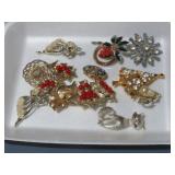 COLLECTION OF ESTATE BROACHES AND PINS